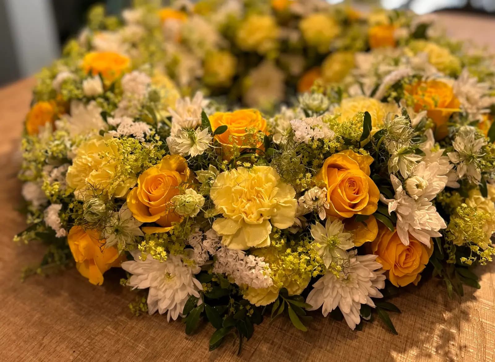 Kranz aus gelben Rosen